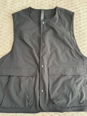 lululemon athletica Men's Black Snap-Front Utility Vest